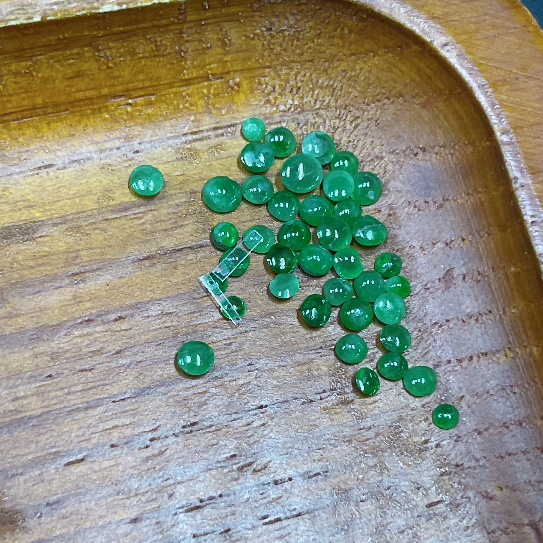 F35138611 Jadeite Cabochon 30+ Sell as a Lot Total Weight Approx. 0.7g (Incl. Small Bag Wt.)