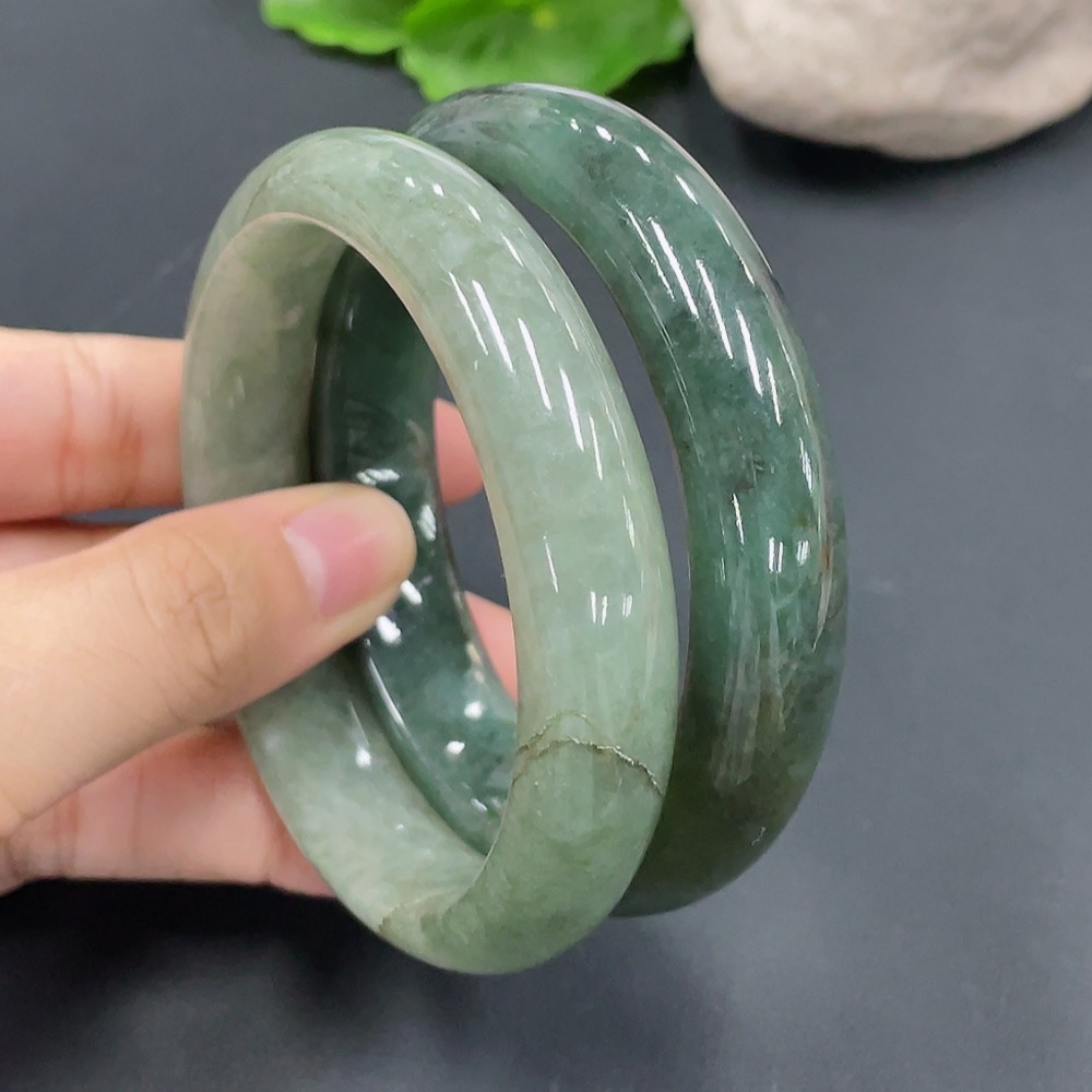 F23584877 Jadeite Round Bangle Size 56.6/56.3 Sell as a Lot