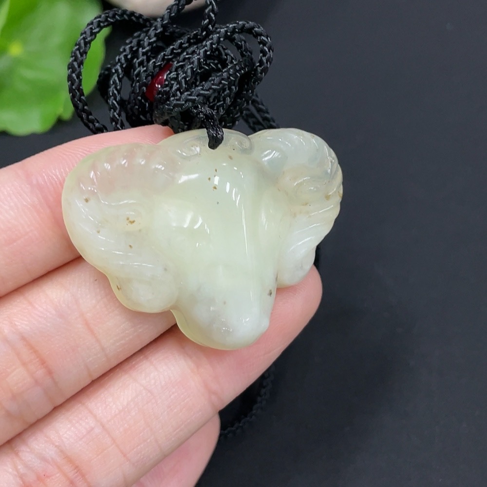 H29429958 Xiuyu (Serpentine Jade) Pendant     Sheep Head     Total Weight (Including Rope): Approx. 14.1g