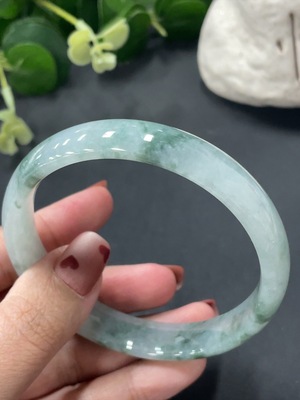 F13445348 Jadeite Regular Bangle 59.5 Loop Size