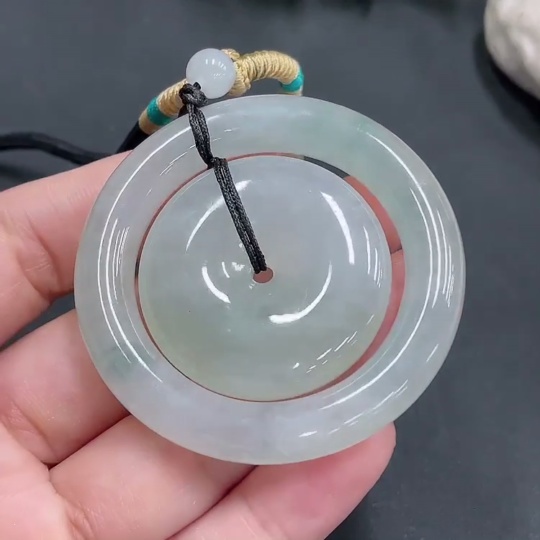 F21421982 Jadeite Pendant with Mother-and-Child Clasp, Total Weight Approx. 52g