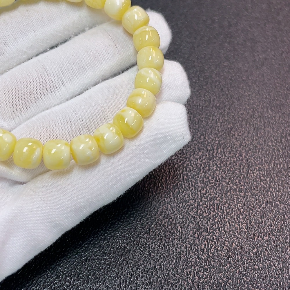 C32786213 Amber Beeswax Bracelet, Total Weight Approx.10.03g, Size About 8.8mm