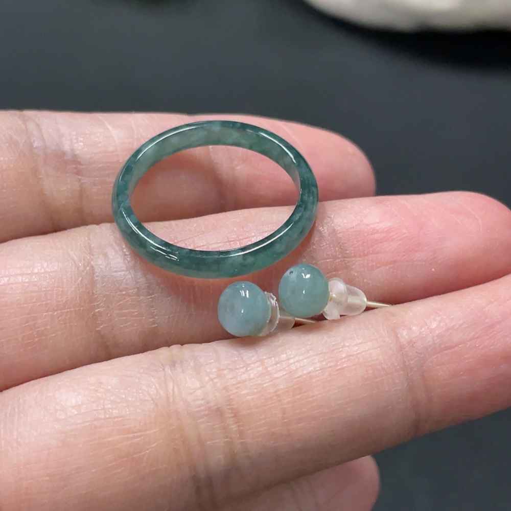 F33910047 Jadeite Ear Stud + Ring Non Gold Inlay Size 17