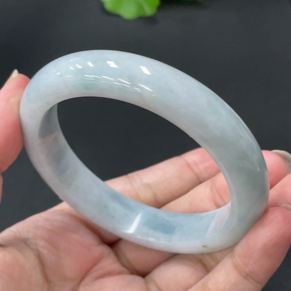 F21377117 Jadeite Round Bangle Size 58.1 Total Weight 63.745g