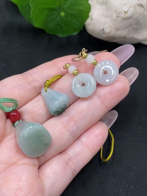 F35128019 Jadeite Pendant + Earrings Sell as a Lot (Non-Gold Inlaid) (Beads Non-A)