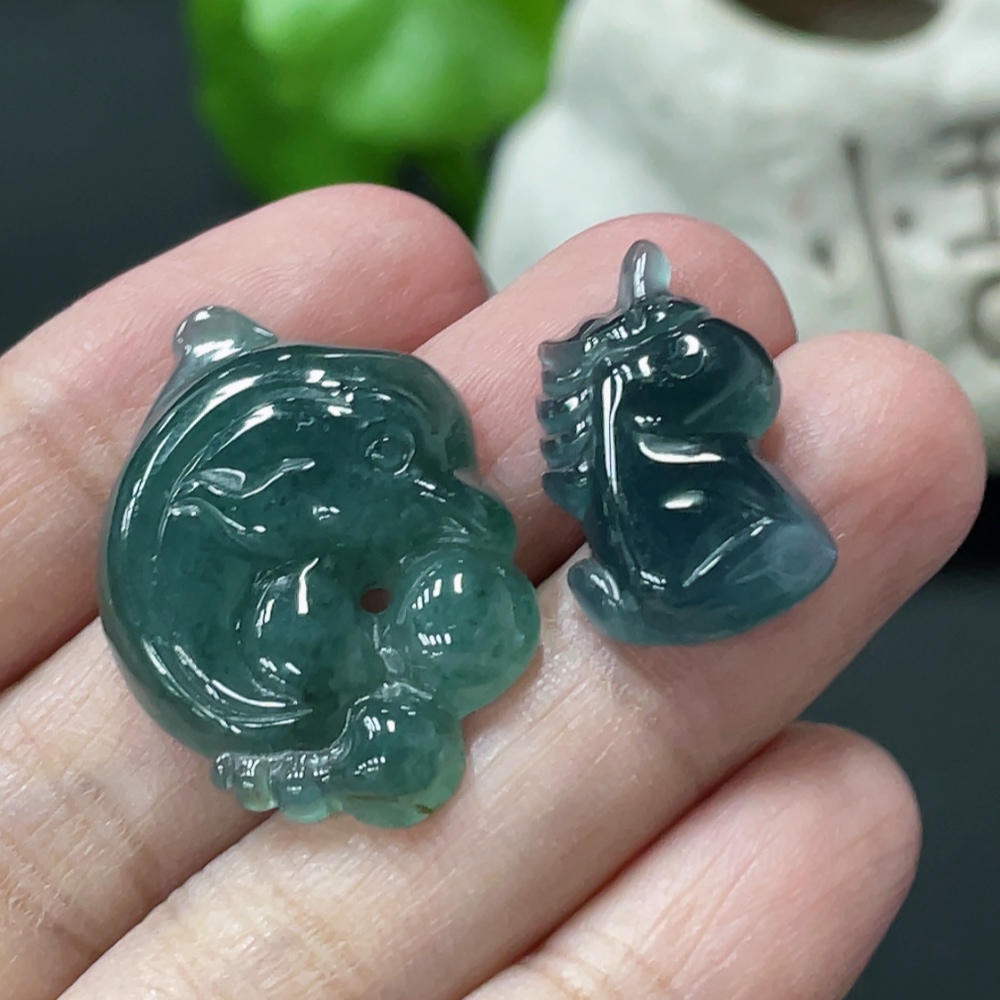 F34077749 Jadeite inlaid piece small animal