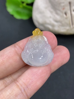 F46595822 翡翠佛公挂件 货品总重约2.8g 颜色成因未定