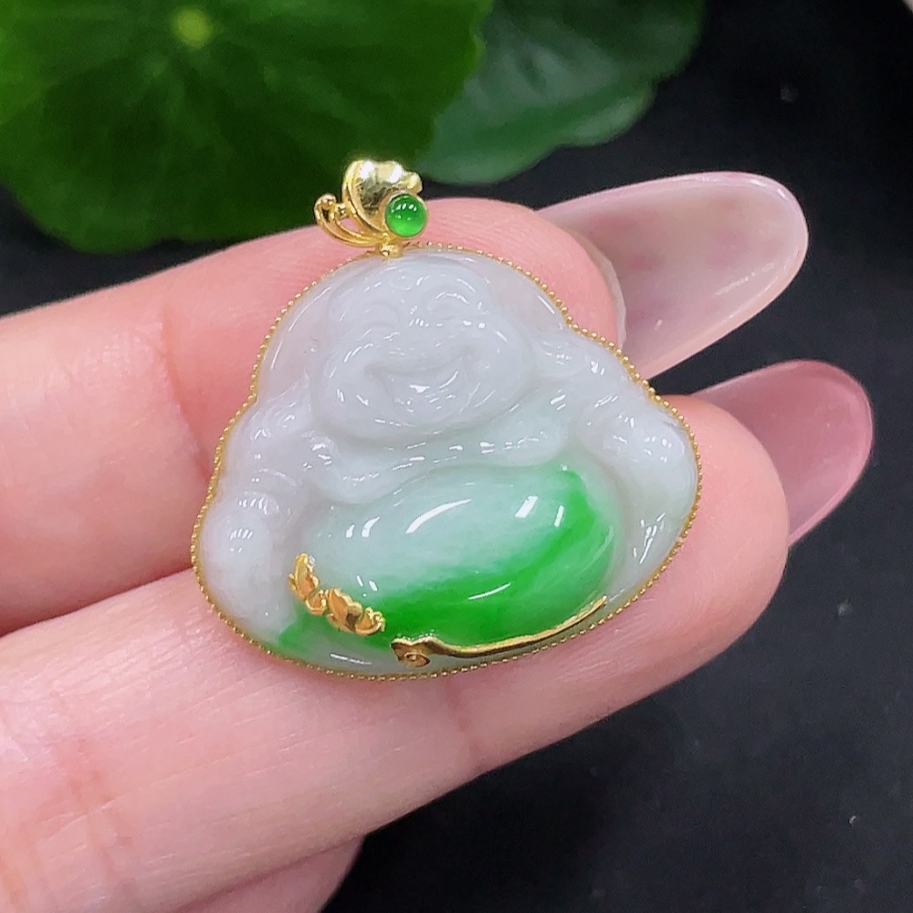 F34013877 Jadeite Buddha Pendant with 18K Gold Clasp, Main Body Contains 58% Gold, Total Weight Approximately 4.44g