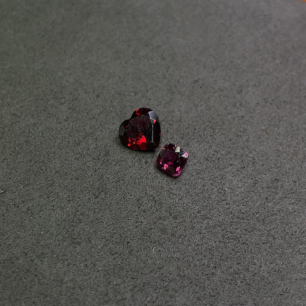 C31578976 Garnet loose stone total weight about 2.67ct sell as a lot