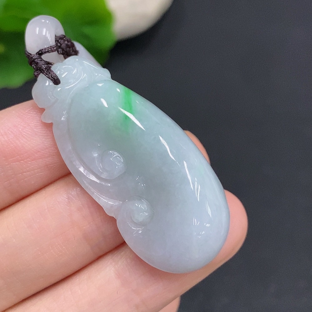 F33832095 Jadeite Ruyi Pendant Total weight approx. 13.4g (including cord weight) Matching beads not jadeite