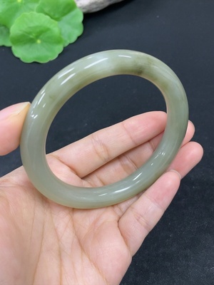 H46559078 和田玉圆条手镯    圈口58    货品总重约45.9g