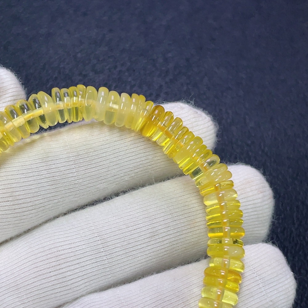 C30508749 Amber and Beeswax Bracelet Total Weight Approx. 7.88g Size About 7.9mm