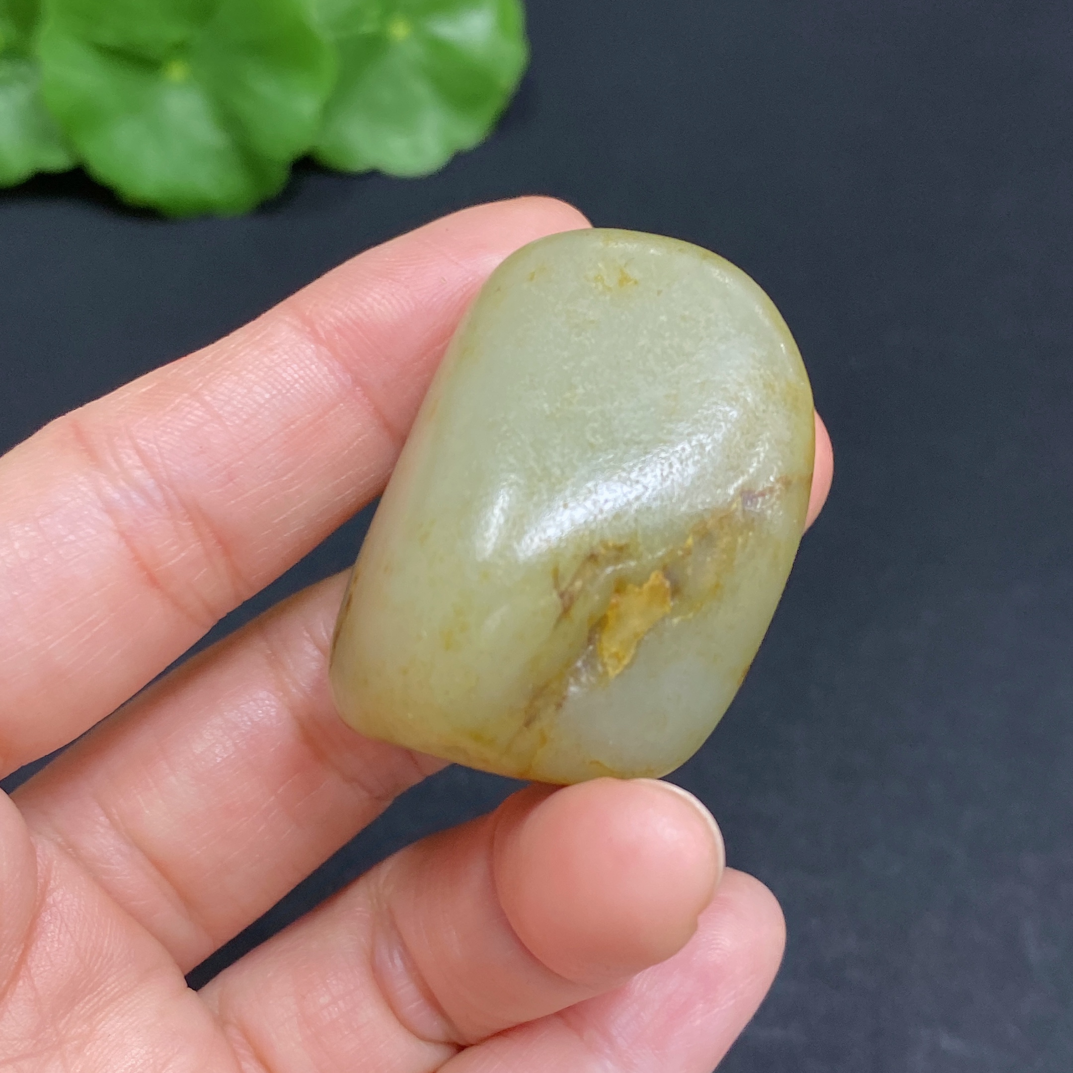 H32703078 Hetian Jade, total weight approx. 32.8g, undetermined skin color origin