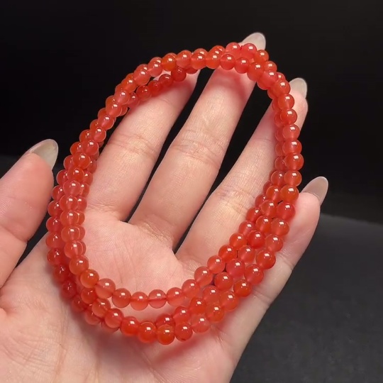 C34066925 South Red Agate Bead Necklace with Visible Organic Matter, Total Weight Approximately 27.65g, Bead Size About 5.3mm