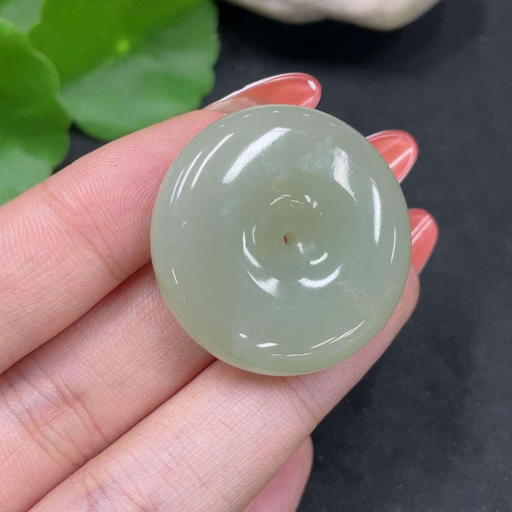 H34063581 Hetian Jade Pendant    Peace Knot    Total Weight Approx. 16.5g