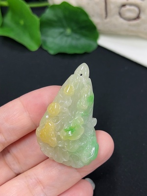 F46546424 翡翠白菜挂件 货品总重约18.66g 颜色成因未定