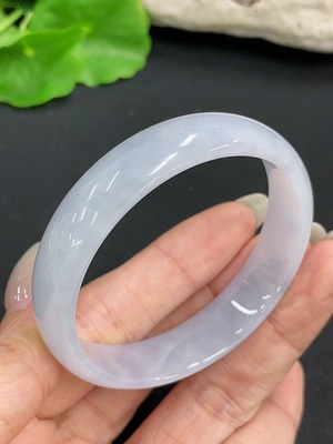 F41937499 翡翠正圈手镯 货品总重约30.92g  圈口51.3