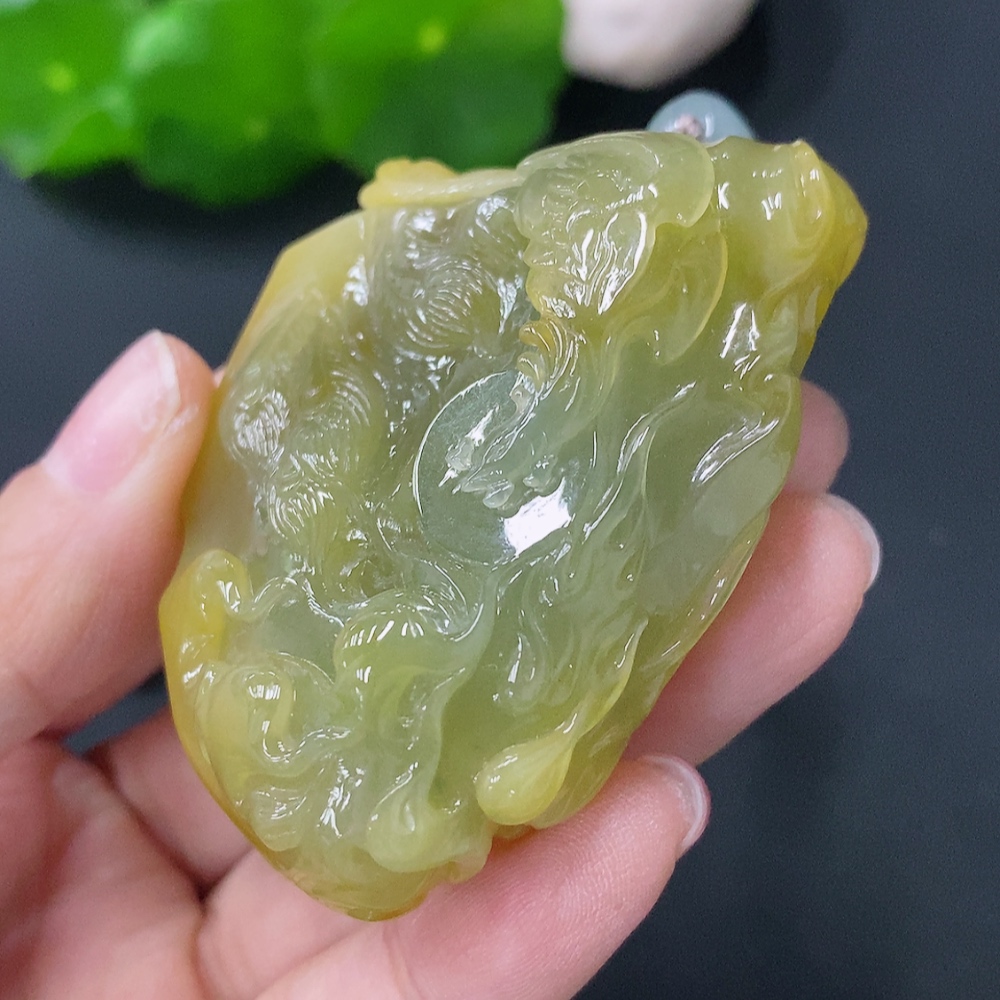 F30441448 Jadeite Pendant Phoenix Total Weight: approx. 81g (including rope) Color origin undetermined