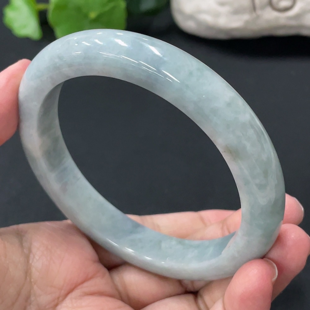 F29386965 Jadeite Round Bangle