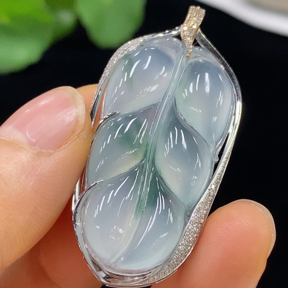 F35114186 Jadeite Leaf Inlaid Pendant No Stamp 18k Gold Content Diamond Accent Total Weight Approximately 10.87g