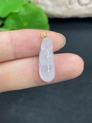 F46492178 翡翠福豆挂件 18k 货品总重约1.7克