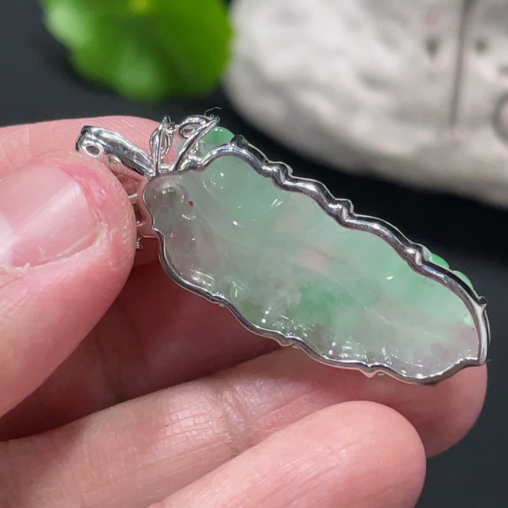 F33936138 Jadeite In Pendant 18meal 18k Gold Inlaid Total Weight Approx.5.3g