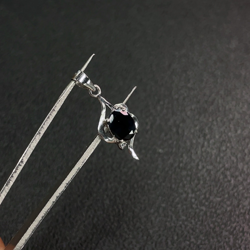 C32719008 Sapphire Pendant Non-Gold Total Weight Approx. 1.09g