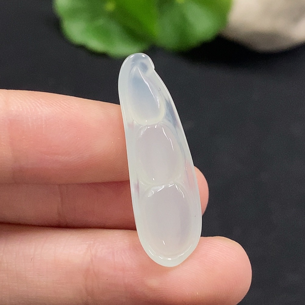 F34075308 Jadeite Auspicious Bean Inlay Piece Total Weight Approx. 3.17g