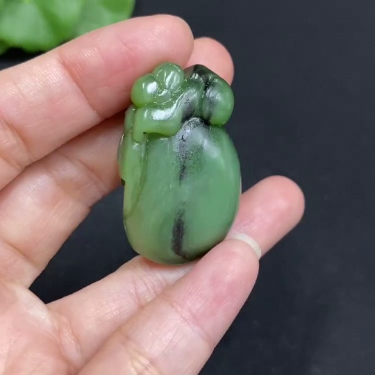 H34986390 Hetian Jade Jasper Pendant - Lucky Monkey Presenting Longevity - Total Weight: Approx. 20.2g