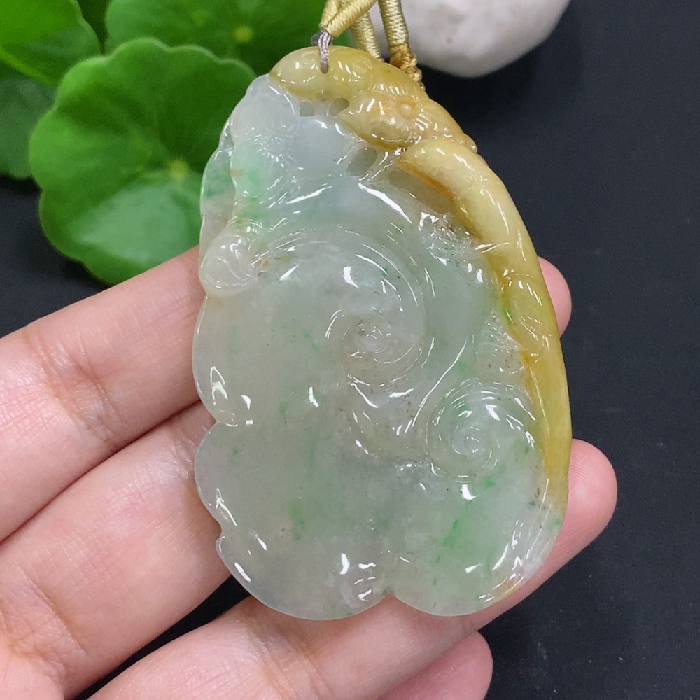 F32740746 Jadeite Ruyi Pendant Total weight including string approx. 32.7g (Color origin undetermined)
