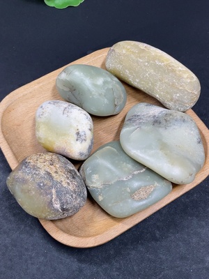 H46559424 和田玉    货品总重约536.7g     皮色成因未定    含其他矿物成份
