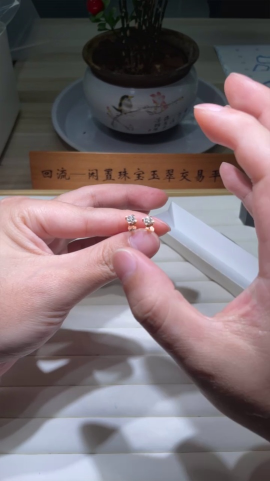 Z36241455 18K Diamond Earrings Total Weight Approx. 1.13g Mark: D0.14ct/D0.14ct