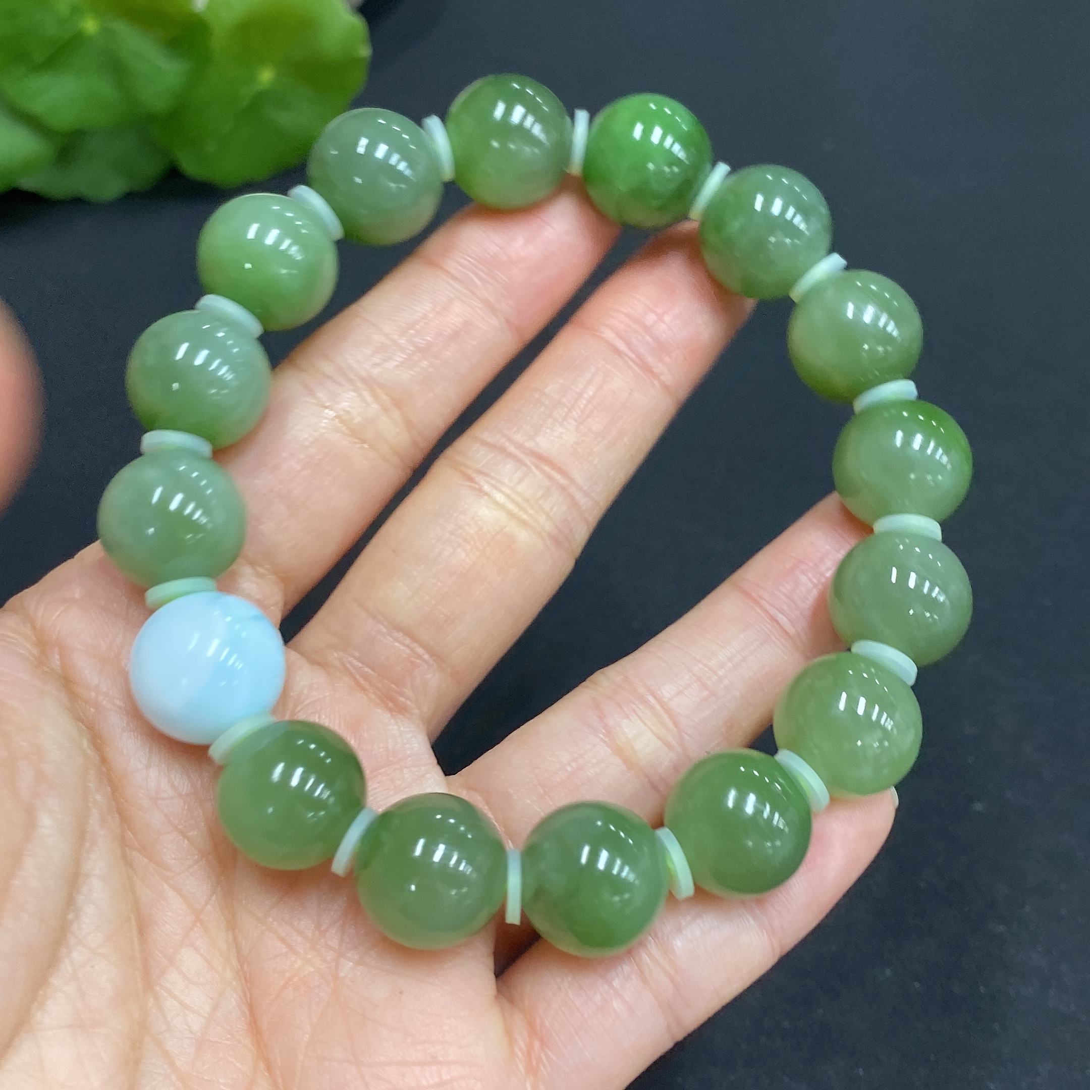H29428317 Hetian Jade Bracelet, Approx. 12.4 mm Beads, Total Weight Approx. 54.8g