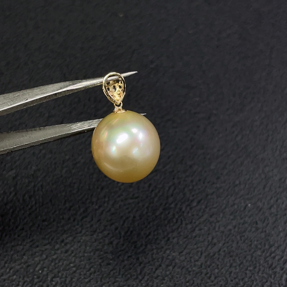 C28224715 Seawater Pearl Pendant Color Origin Undetermined 18K Gold Total Weight Approx. 4.38g Size Approx. 13.6mm