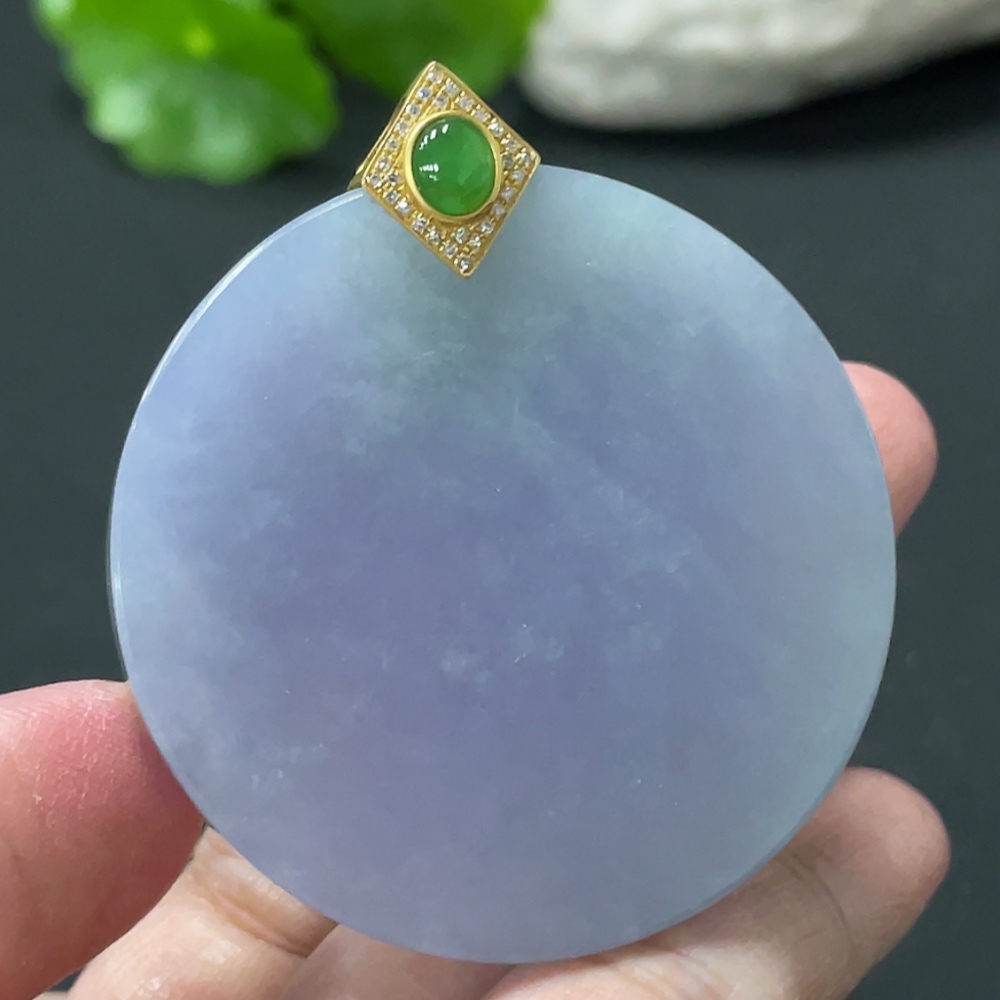 F34978090 Jadeite Plain Pendant with 18K Gold Clasp and Diamond Accents, Total Weight Approx. 33.5g