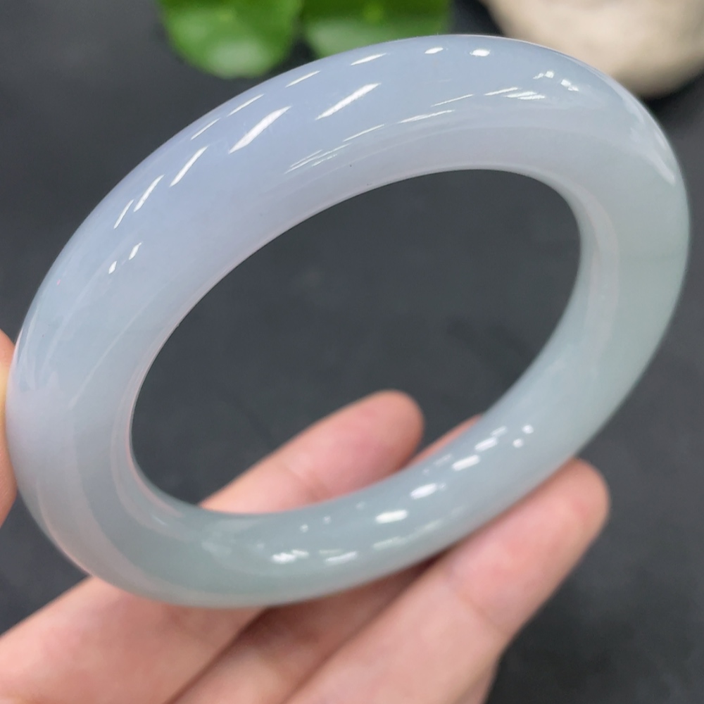 F21382827 Jadeite Round Bangle Size 56.5 Total Weight 82.885g