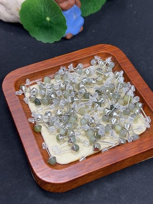 H41898599 和田玉镶嵌耳饰 非金 货品总重约36.5g