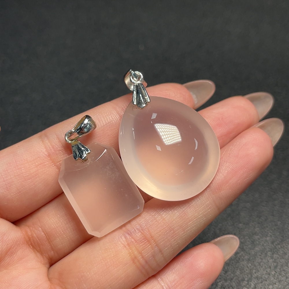 C34067008 Crystal Pendant Non-Gold Total Weight Approx. 20.82g Sell as a Lot