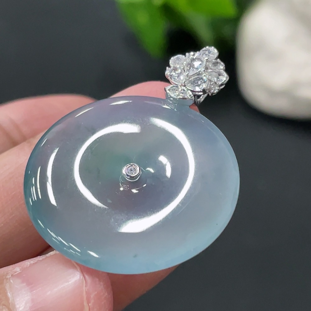 F35109494 Jadeite Pendant Peace Buckle 18k with Diamond Accent Total Weight Approx. 11.43g