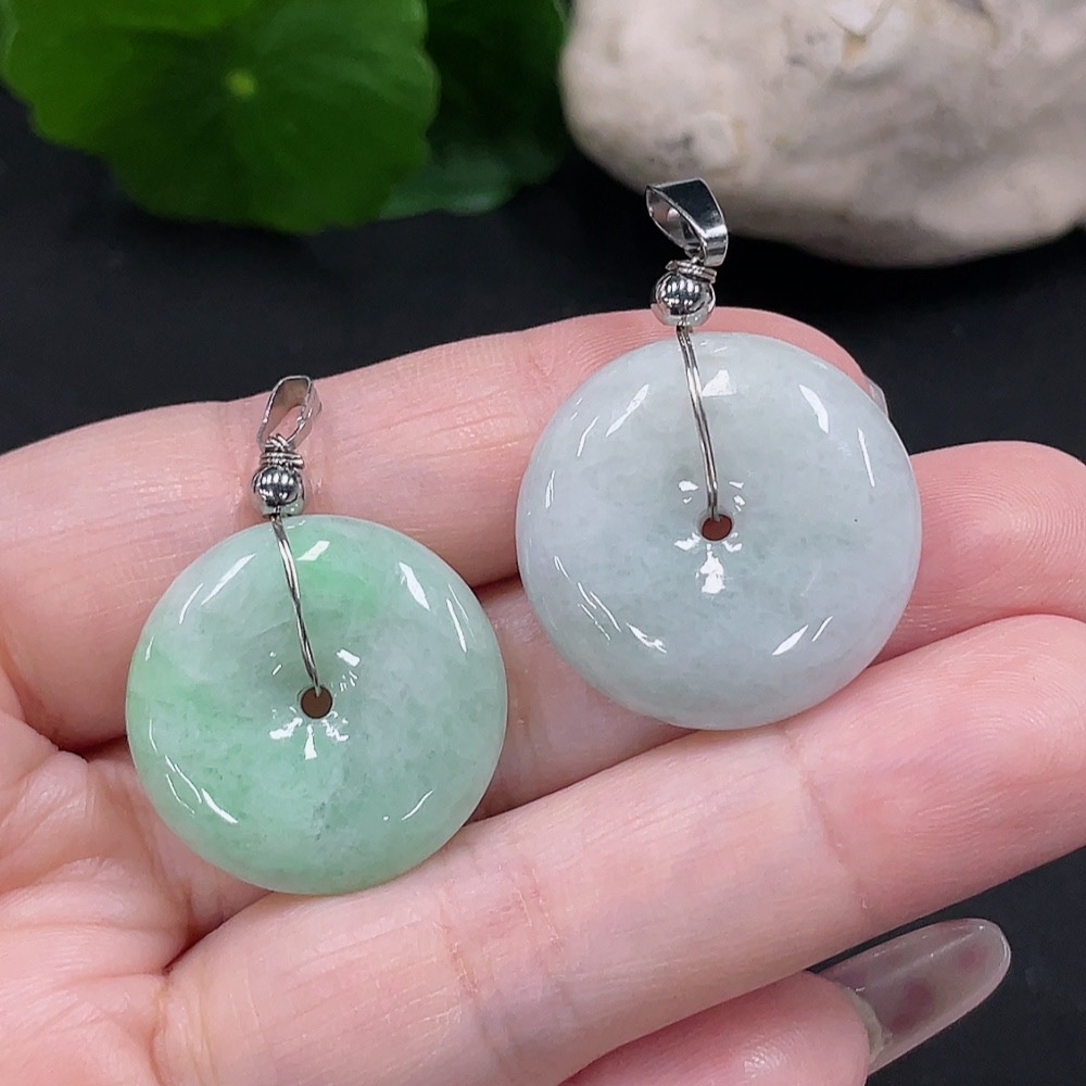 F34069648 Jadeite Peace Knot Pendant Non-Gold Inlaid