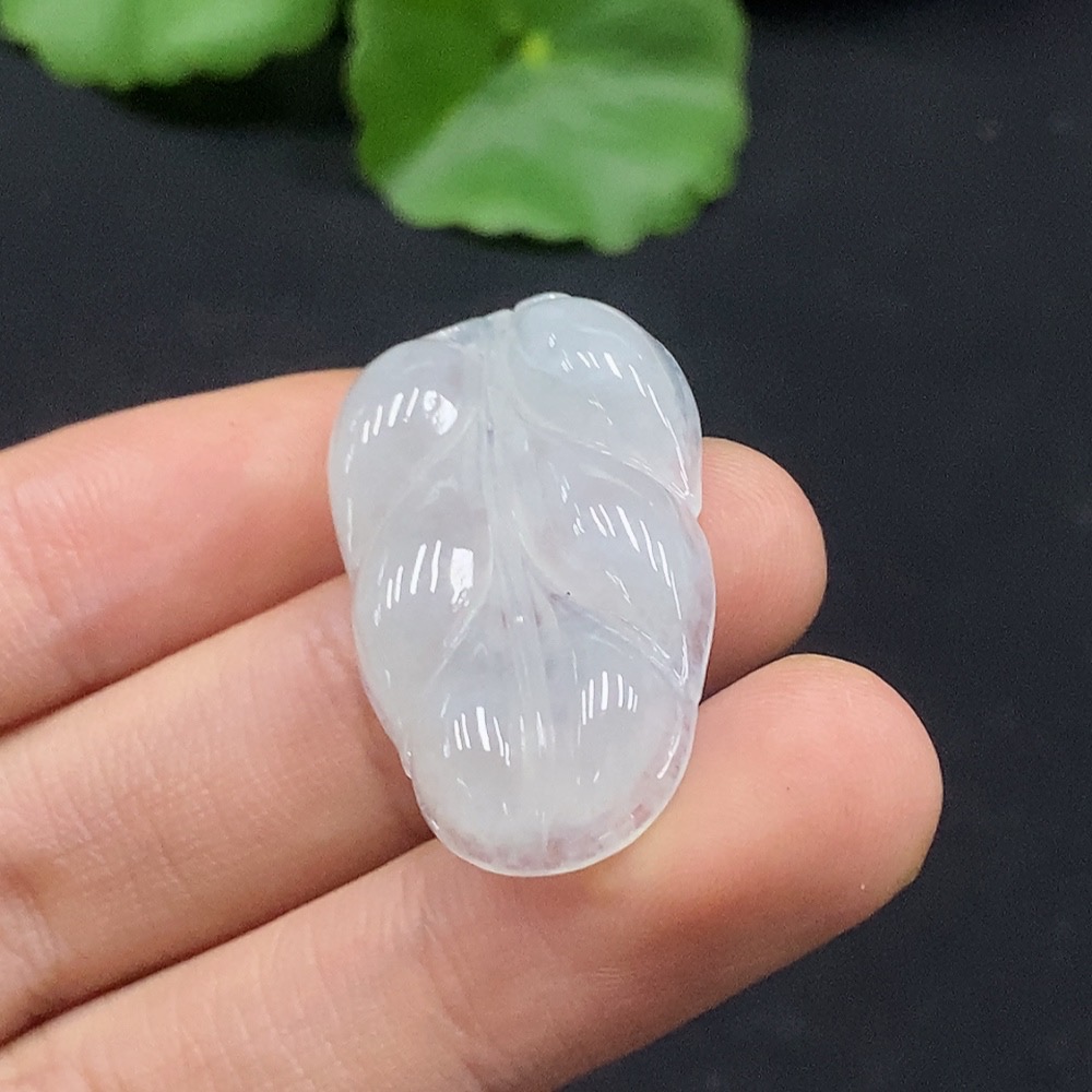 F29427108 JadeiteLeaf Pendant Total Weight Approximately 6.5g