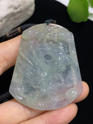 F42959446 翡翠龙牌挂件 货品总重约33.73克（含绳重）