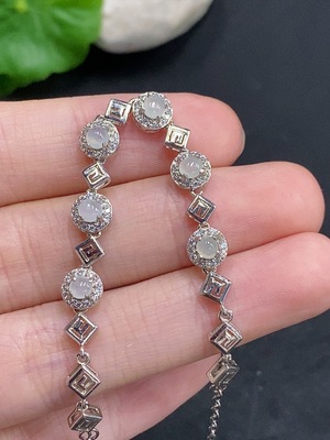 F30490511 Jadeite cabochon inlaid bracelet, non-gold setting, total weight approximately 4 grams