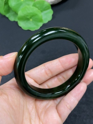 H46532083 和田玉正圈手镯    圈口56    货品总重约56.6g