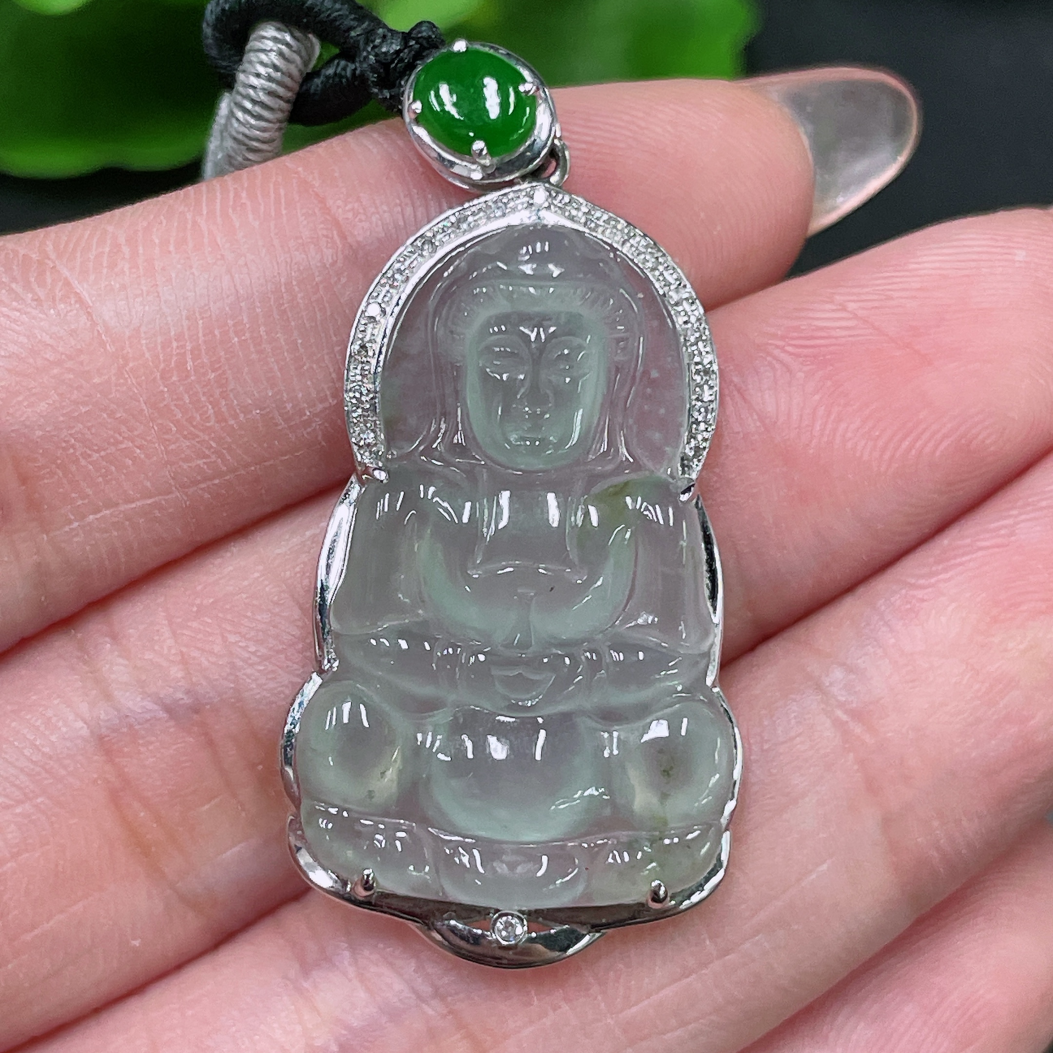 F34983732 Jadeite Guanyin inlay piece 18k gold inlaid with rope total weight about 7.24g