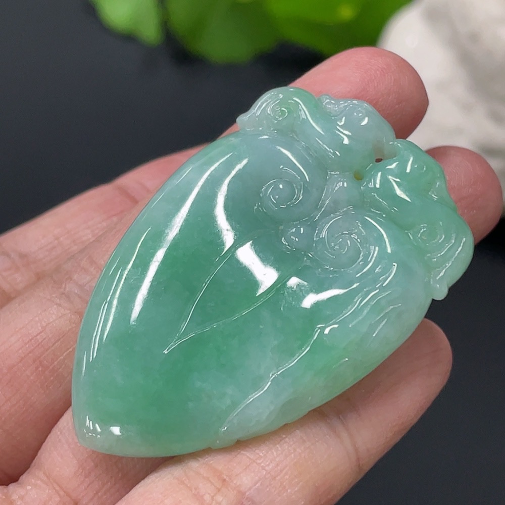 F30530109 Jadeite Peach Pendant