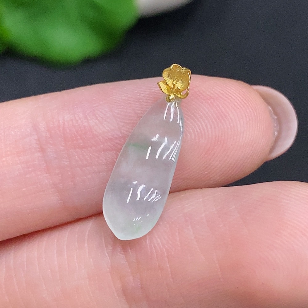 F34003928 Jadeite Lucky Bean Pendant with 18k Gold Clasp, Total Weight Approximately 0.4g