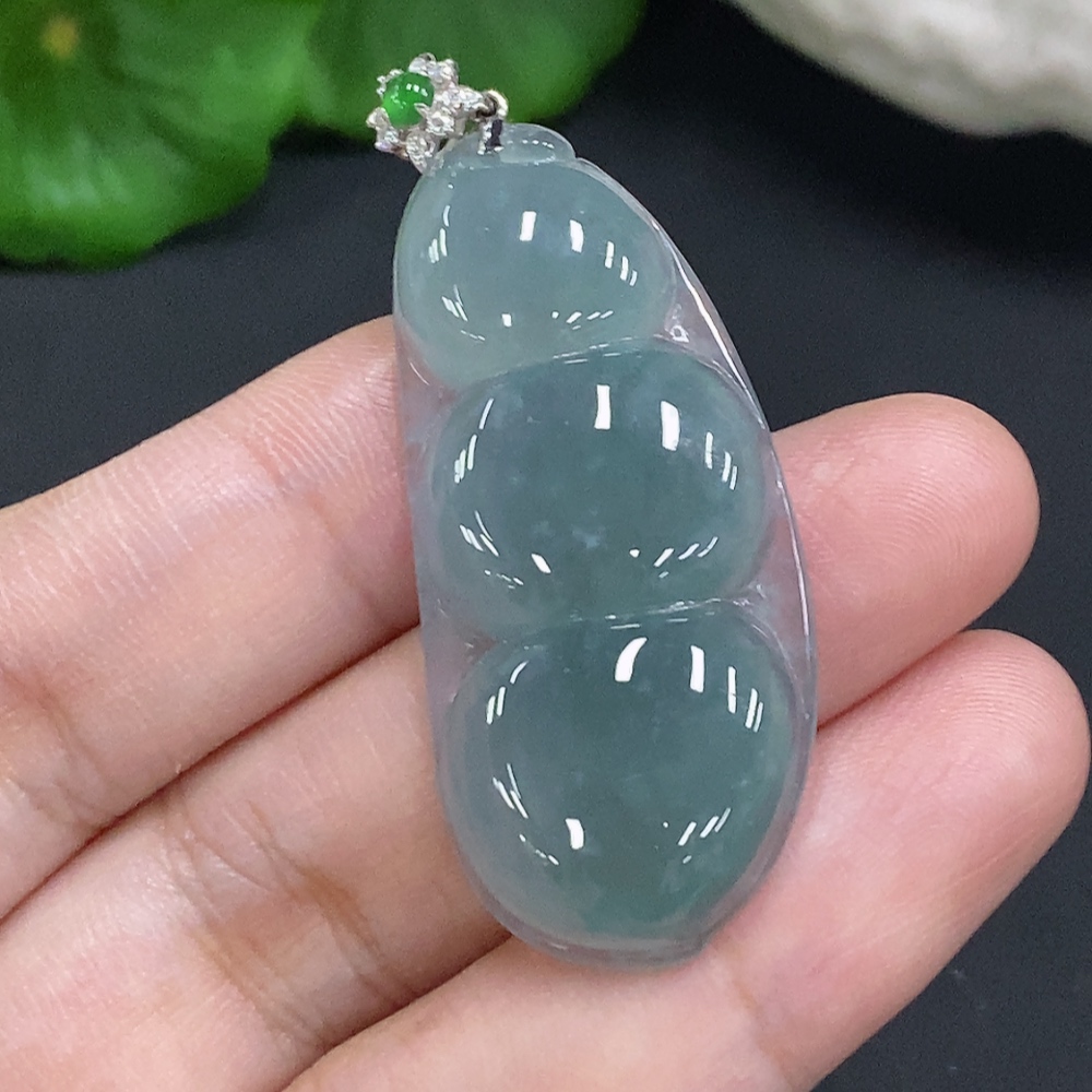 F35126687 Jadeite Buddha Bean Pendant with 18K Gold Clasp, Total Weight Approx. 9.6g (Non-Diamond)