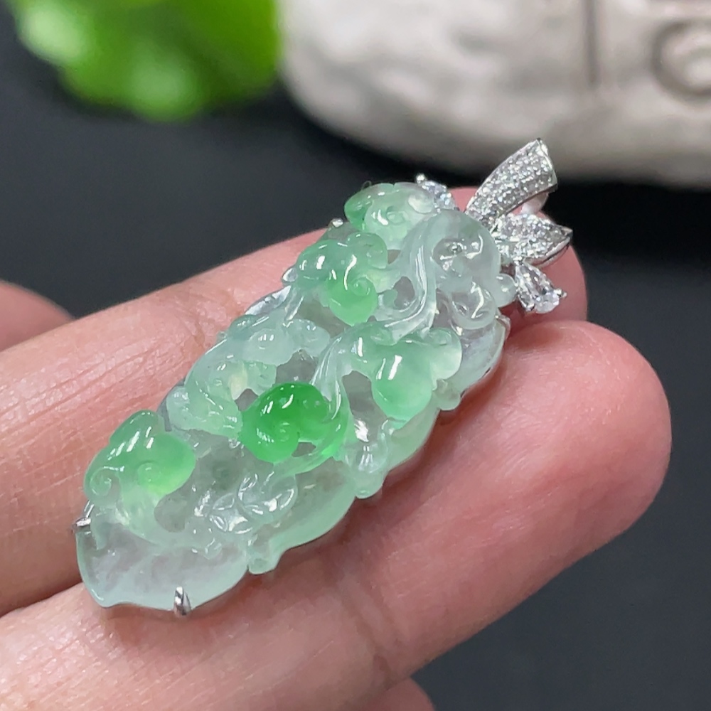 F33936138 Jadeite In Pendant 18meal 18k Gold Inlaid Total Weight Approx.5.3g