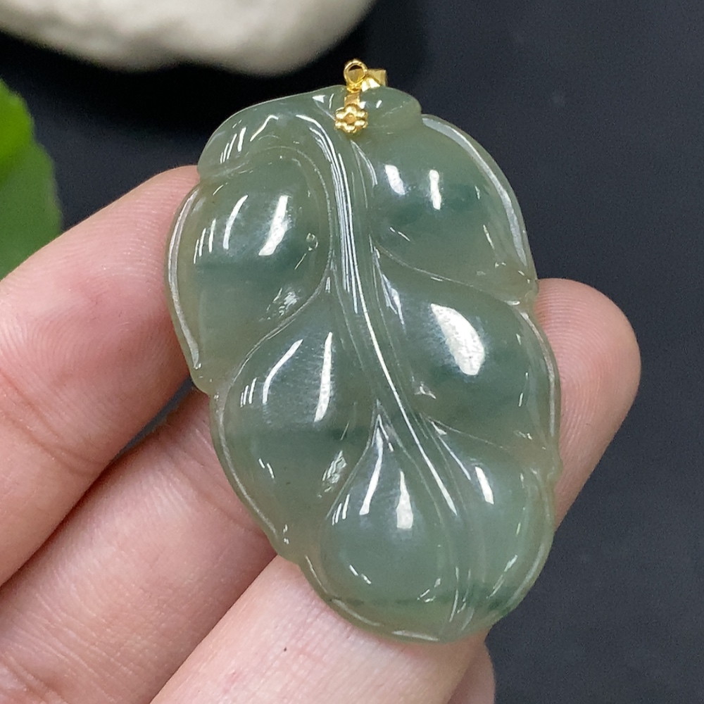F28250066 Jadeite Pendant Total Weight Approx.7g Leaf with 18k Clasp